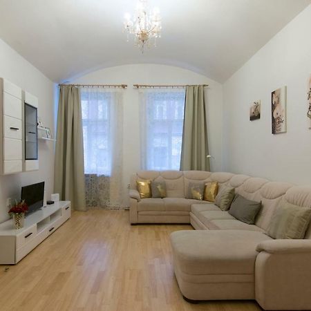 Spacious Apartment Near Wenceslas Square Prag Exteriör bild