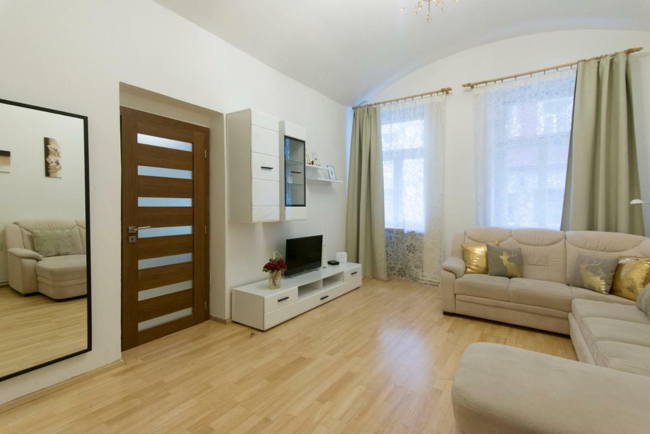 Spacious Apartment Near Wenceslas Square Prag Exteriör bild